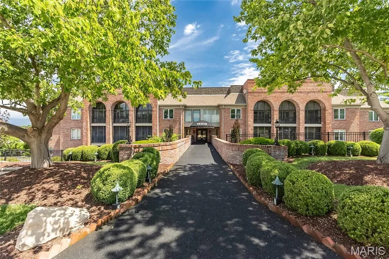14308 Conway Meadows Court #201, Chesterfield, MO — listing photo 1