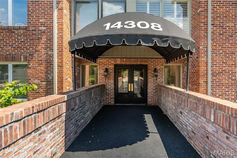 14308 Conway Meadows Court #201, Chesterfield, MO 63017 — listing photo 3 of 44