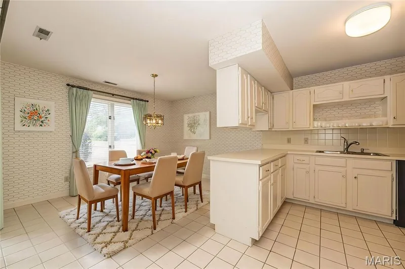 14308 Conway Meadows Court #201, Chesterfield, MO 63017 — listing photo 13 of 44