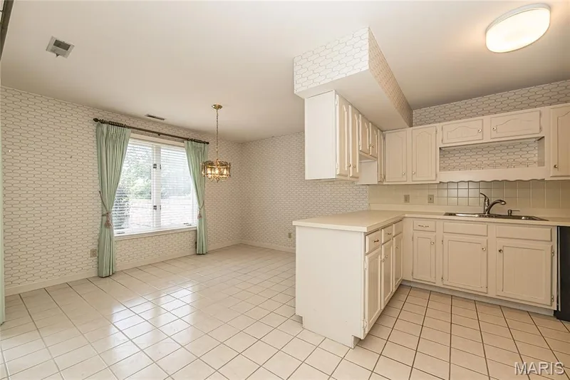 14308 Conway Meadows Court #201, Chesterfield, MO 63017 — listing photo 14 of 44