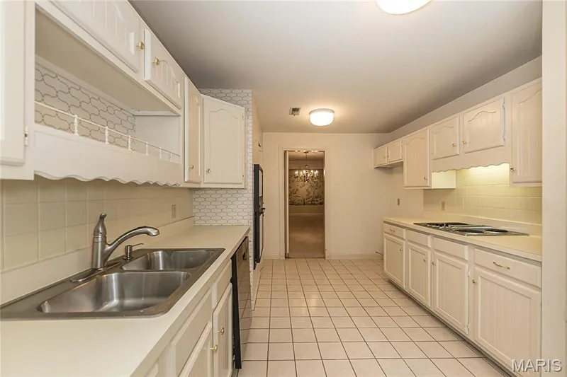 14308 Conway Meadows Court #201, Chesterfield, MO 63017 — listing photo 16 of 44
