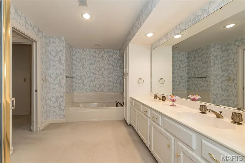 14308 Conway Meadows Court #201, Chesterfield, MO 63017 — listing photo 25 of 44
