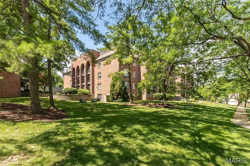 14308 Conway Meadows Court #201, Chesterfield, MO 63017 — listing photo 41 of 44