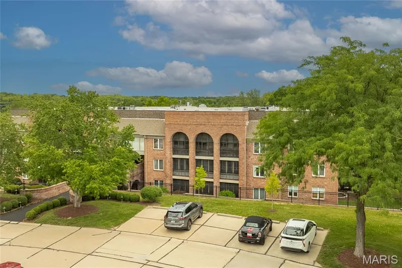 14308 Conway Meadows Court #201, Chesterfield, MO 63017 — listing photo 43 of 44