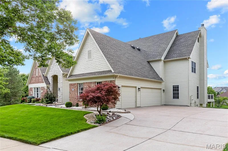 2377 Spring Mill Estates Drive, St Charles, MO 63303 — listing photo 4 of 55