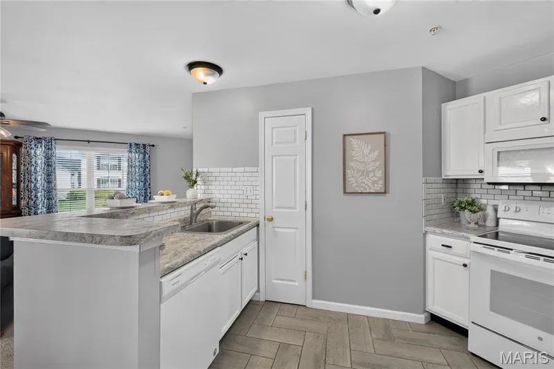 10 Homefield Gardens Drive #17N, O'Fallon, MO 63366 — listing photo 12 of 48