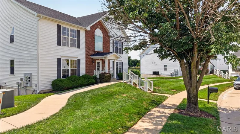 10 Homefield Gardens Drive #17N, O'Fallon, MO 63366 — listing photo 3 of 48