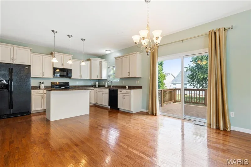 Well Planned Eat-in Kitchen! — 1744 Briarmanor Drive, Lake St. Louis, MO 63367
