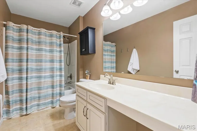 Upper Level Full Bath! — 1744 Briarmanor Drive, Lake St. Louis, MO 63367