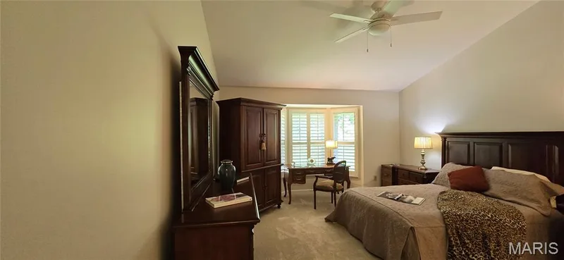 Primary bedroom w vaulted ceiling and bay window.  Plantation shutters. — 30 Sterling Pointe Drive #22A, St Charles, MO 63301