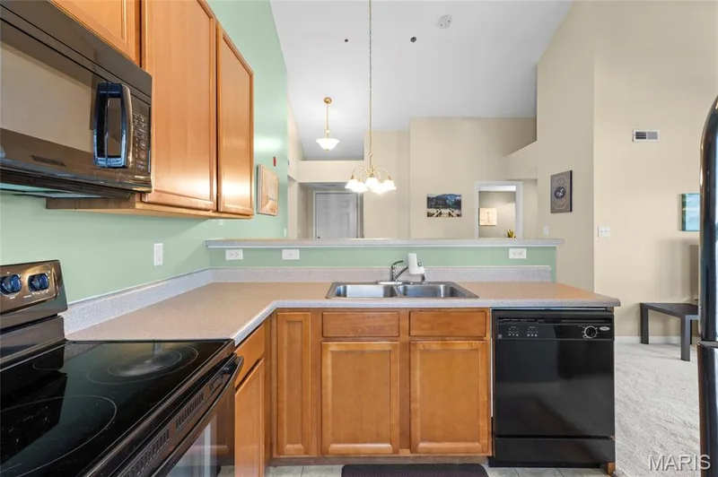 Kitchen — 1233 Saravalle Drive, St Peters, MO 63376