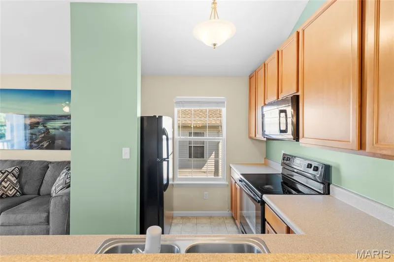 kitchen — 1233 Saravalle Drive, St Peters, MO 63376