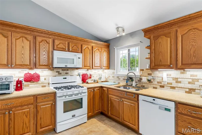 59 McClay Trail Drive, St Peters, MO 63376 — listing photo 18 of 38