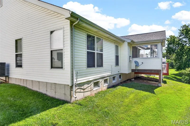 1317 Pine Bluff Drive, St Charles, MO 63304 — listing photo 5 of 42