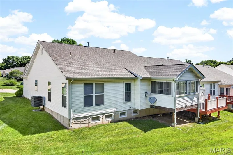 1317 Pine Bluff Drive, St Charles, MO 63304 — listing photo 6 of 42