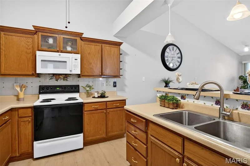 1317 Pine Bluff Drive, St Charles, MO 63304 — listing photo 20 of 42