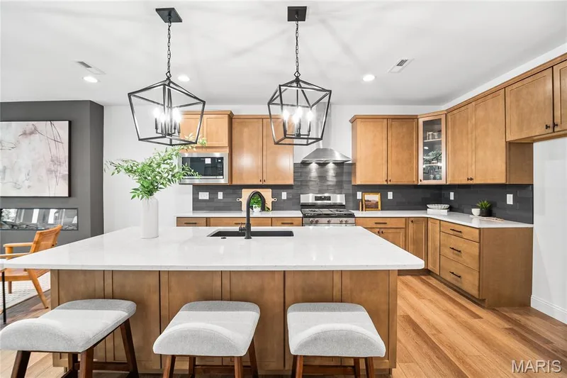 Example photos. Some features shown are optional upgrades. See onsite sales manager for more details. — 170 Sesame Loop, St Peters, MO 63303