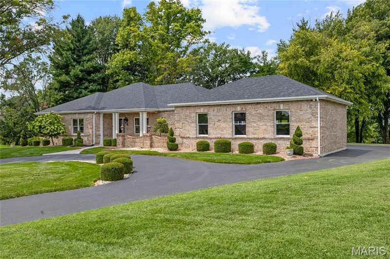 63 Leinster Hill Lane, Weldon Spring, MO 63304 — listing photo 2 of 40