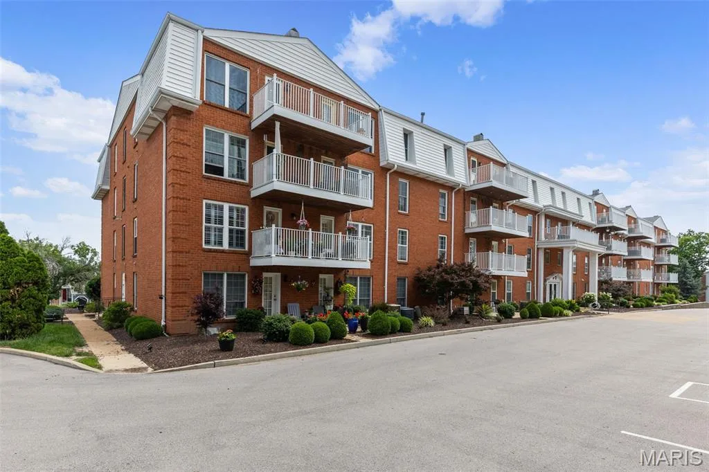 14443 Bantry Lane #33, Chesterfield, MO 63017 — listing photo 1 of 25