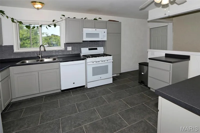 3033 Saint Babette Lane, St Charles, MO 63301 — listing photo 6 of 25