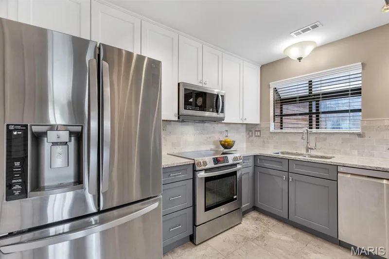 309 Hemingway Lane, Weldon Spring, MO 63304 — listing photo 2 of 30