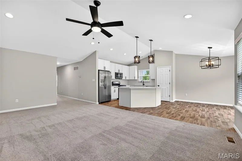 112 Creek Haven Court, Lake St. Louis, MO 63367 — listing photo 18 of 45