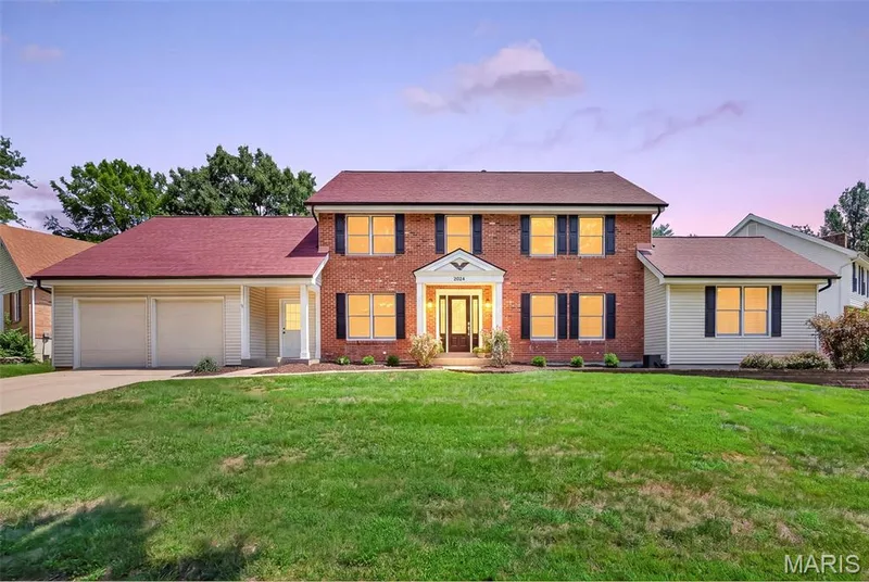 2024 Meadowbrook Way Drive, Chesterfield, MO — listing photo 1