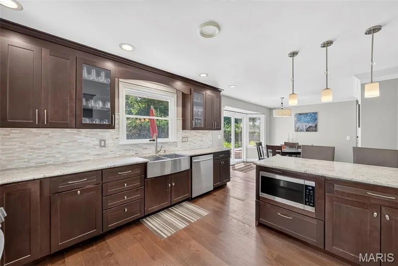 Spacious kitchen with lots of counter space, stainless appliances, and a breakfast room. — 2024 Meadowbrook Way Drive, Chesterfield, MO 63017