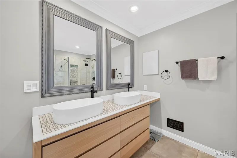 Adult height double sinks in the primary bathroom. — 2024 Meadowbrook Way Drive, Chesterfield, MO 63017