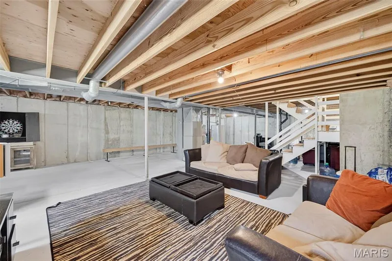 Lots of finishable space in this lower level. — 2024 Meadowbrook Way Drive, Chesterfield, MO 63017