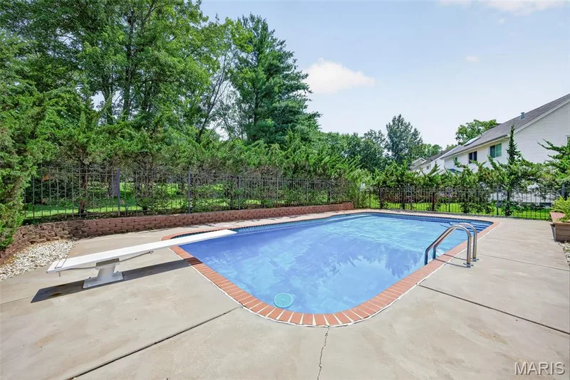 Pool Time!! — 2024 Meadowbrook Way Drive, Chesterfield, MO 63017