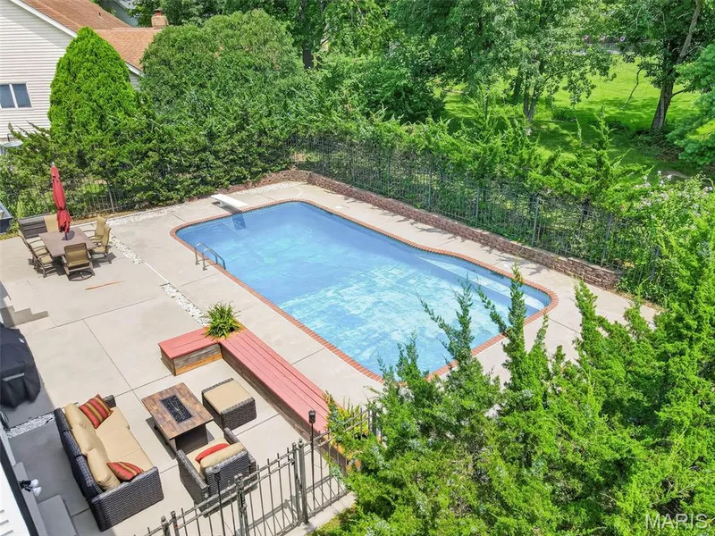 What an incredible outdoor oasis! — 2024 Meadowbrook Way Drive, Chesterfield, MO 63017