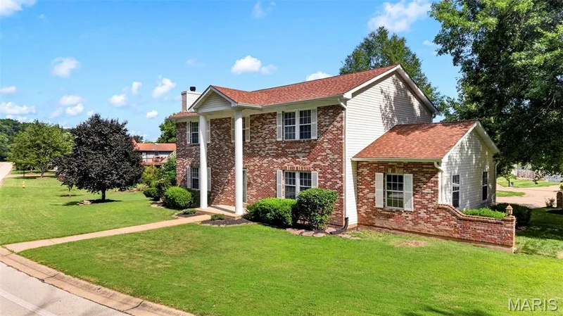 110 Antoinette Terrace, Lake St. Louis, MO 63367 — listing photo 7 of 51