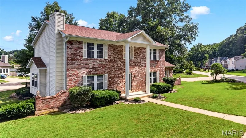 110 Antoinette Terrace, Lake St. Louis, MO 63367 — listing photo 8 of 51