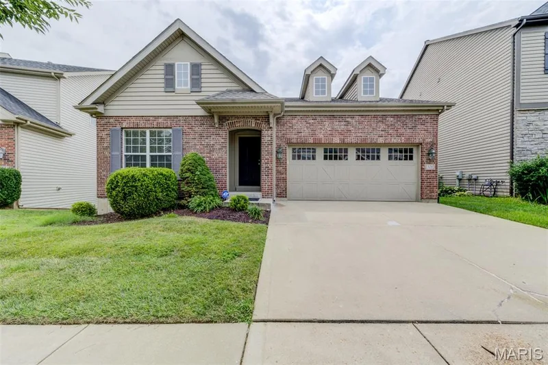 Beautiful curb appeal with low maintenance yard — 508 Newkirk Circle, St Peters, MO 63303