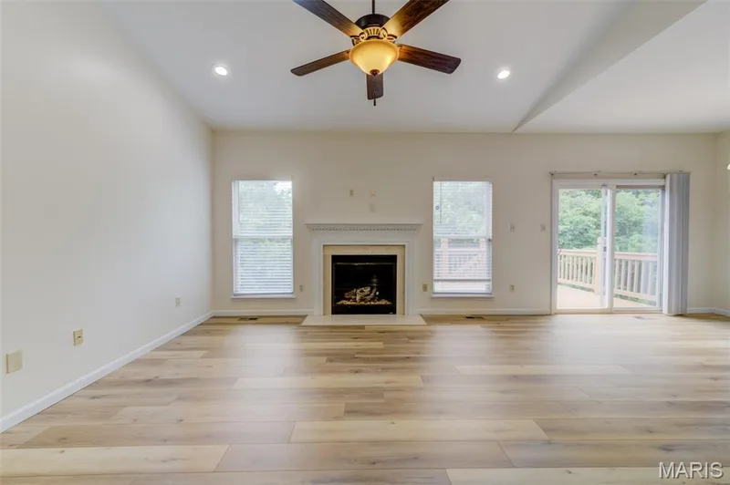 Beautiful gas fireplace — 508 Newkirk Circle, St Peters, MO 63303