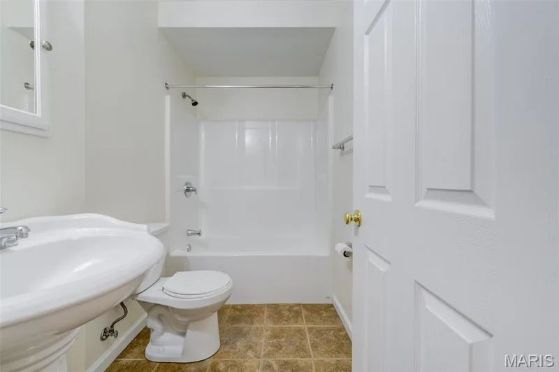 Lower Level full bath — 508 Newkirk Circle, St Peters, MO 63303