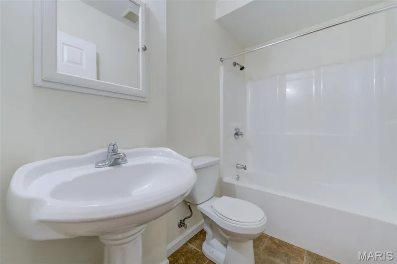 Another view of the lower level full bath — 508 Newkirk Circle, St Peters, MO 63303