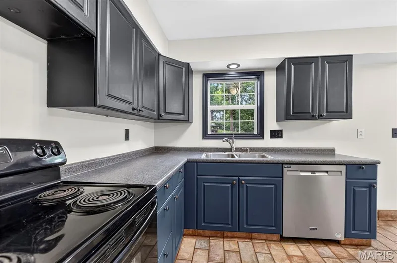 711 Montbrook Drive, O'Fallon, MO 63366 — listing photo 17 of 28