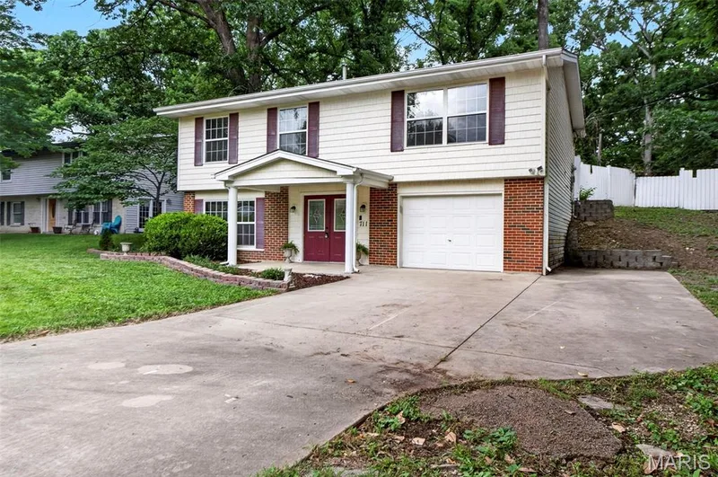 711 Montbrook Drive, O'Fallon, MO 63366 — listing photo 3 of 28