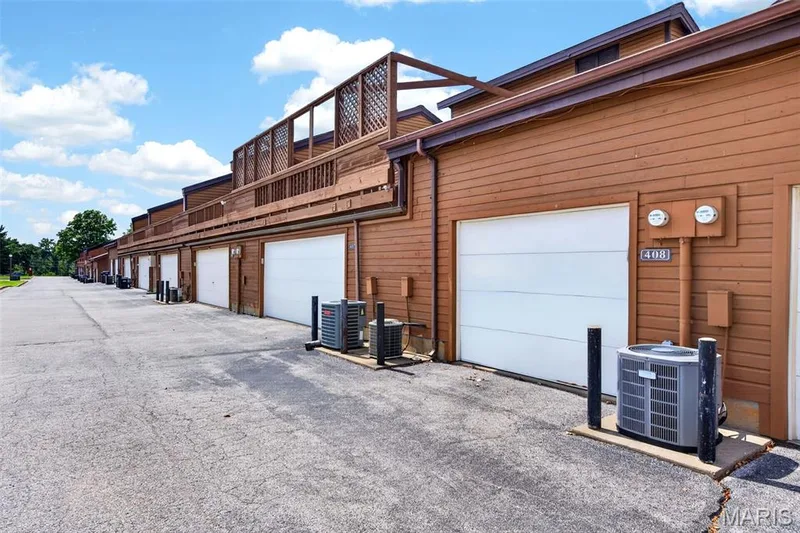 Private Garage w/ door to unit. — 408 Kipling Way #A, Weldon Spring, MO 63304