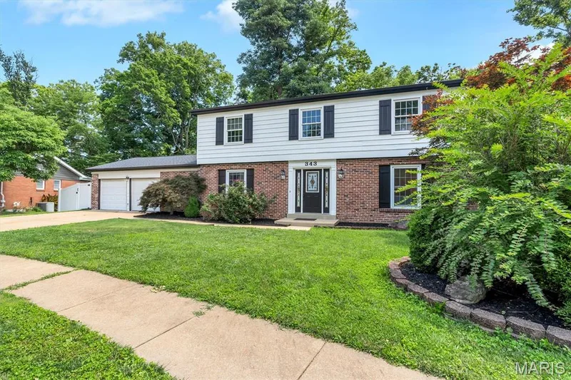 343 Ridge Trail Drive, Chesterfield, MO 63017 — listing photo 2 of 64