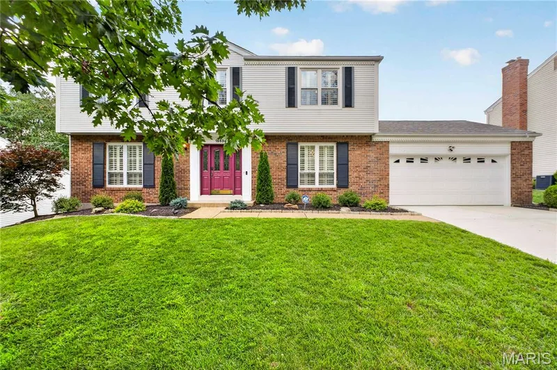 15534 Wendimill Drive, Chesterfield, MO 63017 — listing photo 2 of 48