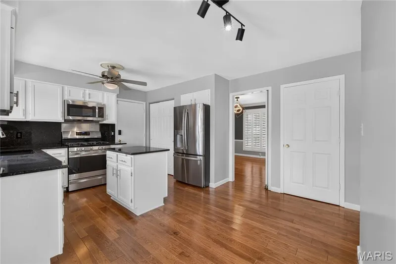 15534 Wendimill Drive, Chesterfield, MO 63017 — listing photo 18 of 48
