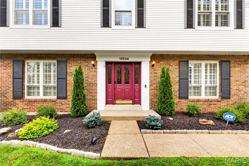 15534 Wendimill Drive, Chesterfield, MO 63017 — listing photo 3 of 48
