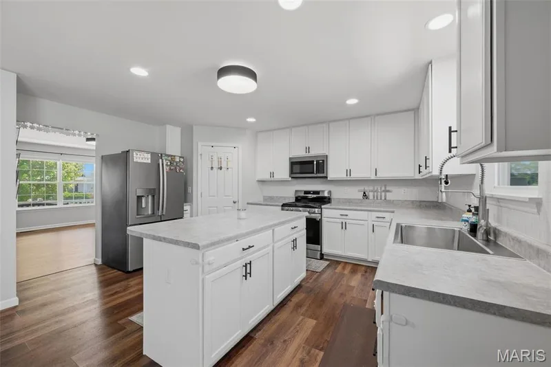 211 Pearl Vista Drive, O'Fallon, MO 63366 — listing photo 16 of 48