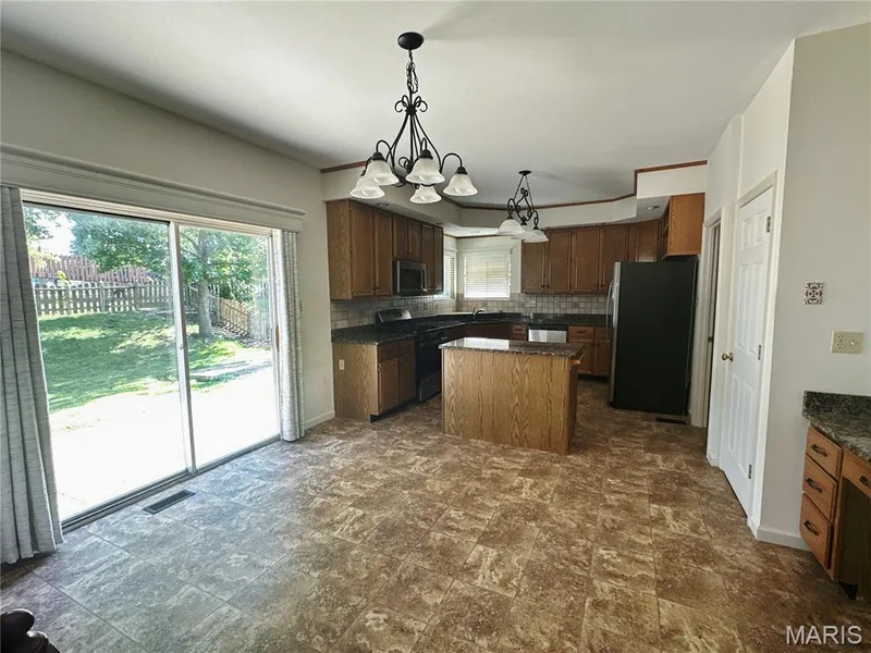 7377 Little Oaks Drive, O'Fallon, MO 63368 — listing photo 12 of 26