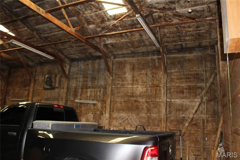Insulated Walls & Ceiling with Electric — 3877 Highway D, Defiance, MO 63341