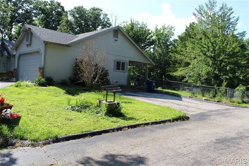 Extra parking of the driveway — 3877 Highway D, Defiance, MO 63341