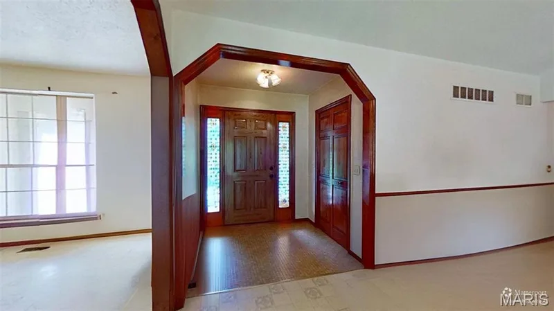 Foyer — 3877 Highway D, Defiance, MO 63341